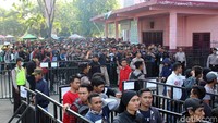 Masyarakat tak ingin terlewat untuk menonton pertandingan Thailand vs Myanmar pada pukul 15.30 WIB, dilanjutkan Indonesia vs Malaysia pukul 19.00 WIB.