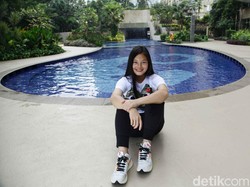 Menjelang keberangkatan ke Kuala Lumpur, harapan DD pupus. Dia dicoret dan tak berangkat ke Malaysia.
