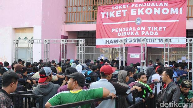 Berangkat Dini Hari pun Tak Dapat Tiket Resmi Semifinal Piala AFF U-16