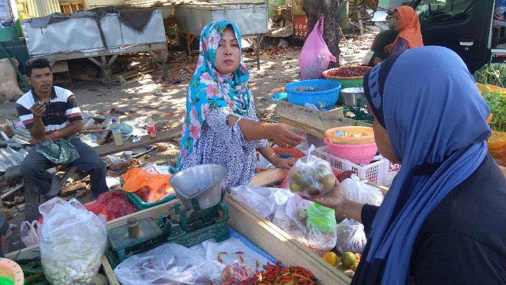 Potret Geliat Pedagang Mulai Berjualan Pascagempa Lombok