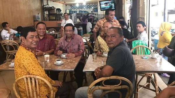 Sarapan di Hong Kong, hingga Ngopi di New York Begini Gaya Kulineran Mahfud MD