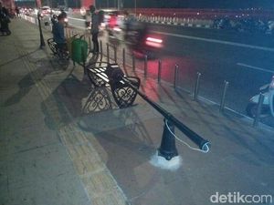Baru Dipasang, Lampu Taman di Jembatan Ampera Sudah Dirusak