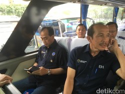 Naik Bus, Menhub Cek Waktu Tempuh Wisma Atlet ke TMII