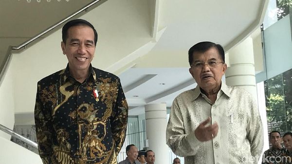 Senyum Jokowi Usai Bahas Pilpres dengan JK