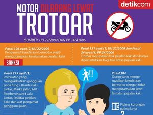 Motor Dilarang Lewat Trotoar! Motor Dilarang Lewat Trotoar!