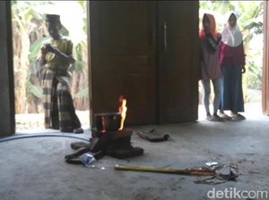 Semburan Gas di Ngawi Dimanfaatkan Pemilik Rumah untuk Memasak Semburan Gas di Ngawi Dimanfaatkan Pemilik Rumah untuk Memasak