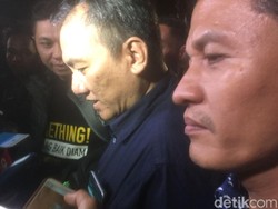 Ungkap Mahar Rp 500 M, Andi Arief Singgung Strategi Kardus Sandiaga
