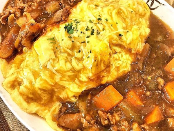 10 Omurice dengan Lelehan Omelet Ini Bikin Ngiler!