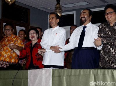 Momen Jokowi Deklarasikan Cawapres Maruf Amin