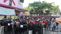 Antrean Panjang Suporter Demi Tiket Semifinal Piala AFF U-16