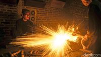 Melihat Proses Pembuatan Keris Jogja