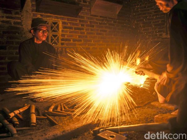 Melihat Proses Pembuatan Keris Jogja