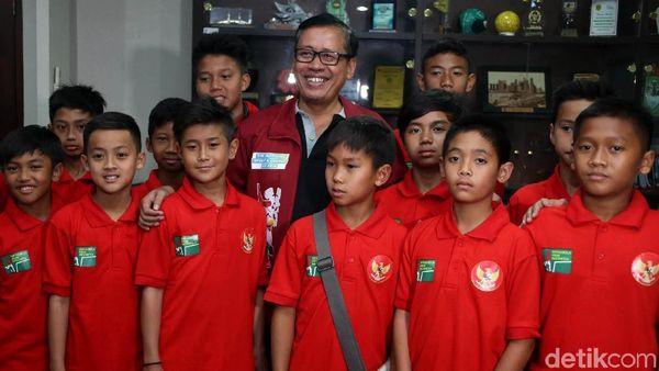 Kemenpora Lepas Tim Pelajar U-12 ke China