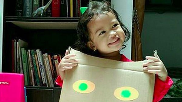 Lucunya Anak-anak Ini Saat Pakai Kostum dari Kardus