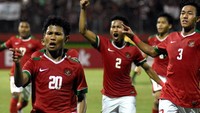 Di semifinal, Bagus kembali menjadi aktor penting keberhasilan Indonesia. Menghadapi Malaysia, ia mencetak satu-satunya gol lewat titik putih. Itu menjadi gol ke-12-nya di Piala AFF U-16 2018. (Foto: ANTARA FOTO/M Risyal Hidayat.)