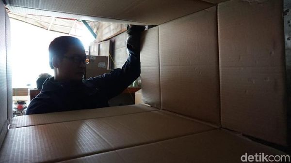 Jual Beli Kardus Beromzet Ratusan Juta