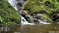 Foto: Air Terjun yang Segar di Ciamis