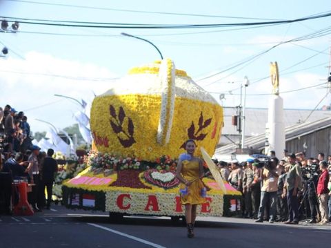 Meriahnya Tomohon International Flower Festival 2018