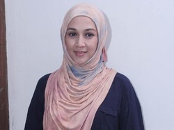 Tentang Dina Lorenza, Artis 90-an yang Mantan Suaminya Jadi Tersangka