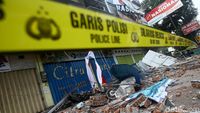 Ruko di Mataram Rusak Parah Akibat Gempa Susulan