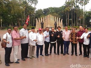 Siap Deklarasi, Relawan Projo Kumpul di Tugu Proklamasi Siap Deklarasi, Relawan Projo Kumpul di Tugu Proklamasi