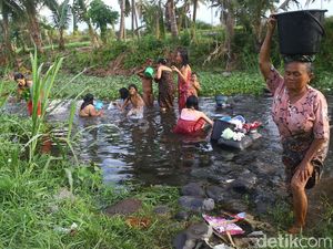 Listrik Padam, Warga Kayangan Lombok Utara Manfaatkan Air Sungai