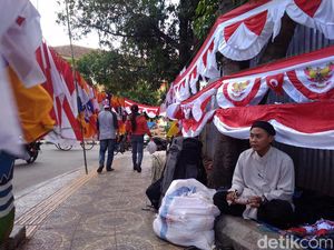 Cerita Warga Garut Banting Stir Jadi Pedagang Bendera