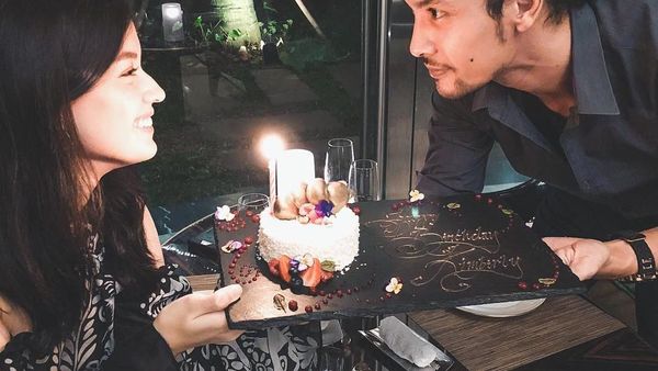 Keren Abis! Ini Edward Akbar, Kekasih Kimberly Ryder yang Suka Kulineran