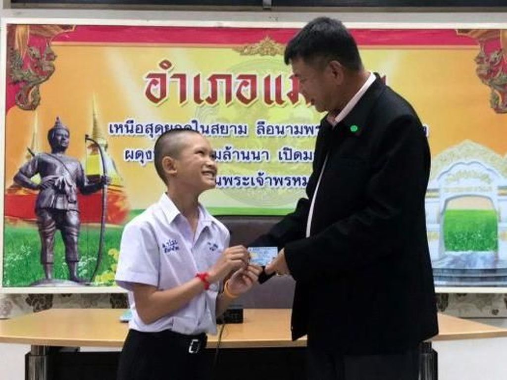Tiga Remaja Gua Thailand dan Pelatihnya Dapat Kewarganegaraan Tiga Remaja Gua Thailand dan Pelatihnya Dapat Kewarganegaraan