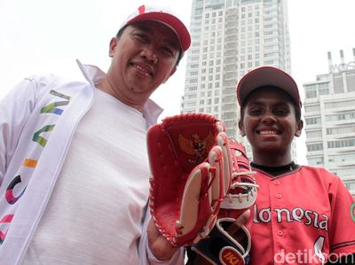 Menpora Cek Kesiapan Timnas Sofbol Putri