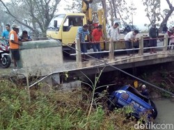 Sedan Terperosok ke Sungai di Kulon Progo, 1 Orang Tewas