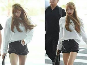 So Pretty! Gaya Santai Lisa BLACKPINK saat Tiba di Indonesia