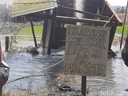 Hiii...Ada Ular Muncul di Lokasi Semburan Air di Ngawi