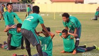 Dalam setahun terakhir kedua tim berhadapan dua kali dan berhasil saling mengalahkan dengan skor sama 1-0.