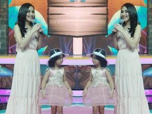 Gaya Putri Ayu Ting Ting Pakai Topi Transparan Chanel Rp 17 Juta Gaya Putri Ayu Ting Ting Pakai Topi Transparan Chanel Rp 17 Juta