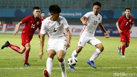 Hong Kong memperbesar keunggulan menjadi 2-0 di menit ke-40 lewat gol Tan Chun Lok di menit ke-40.