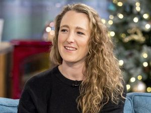 Horor! Wanita Ini Jadi Kontroversi karena Ngaku Pacaran dengan Hantu