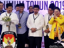 Kode Mesra Prabowo-Titiek di KPU