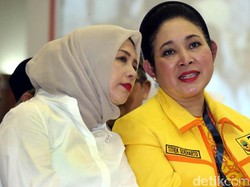Titiek Soeharto Sambangi Kediaman Prabowo