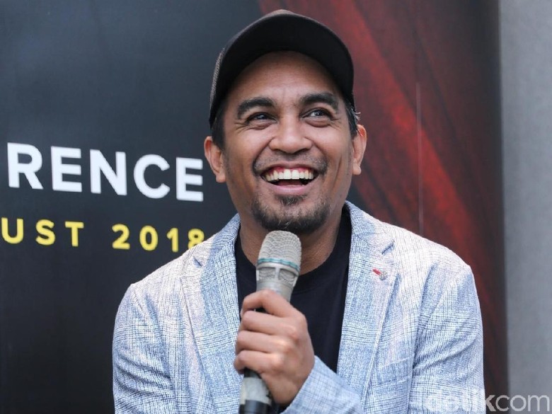 Glenn Fredly Ngaku Komunikasi dengan Aura Kasih Masih Baik