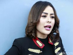 Anak Idap Kawasaki, Selvi Kitty Pilih Lebih Banyak di Rumah