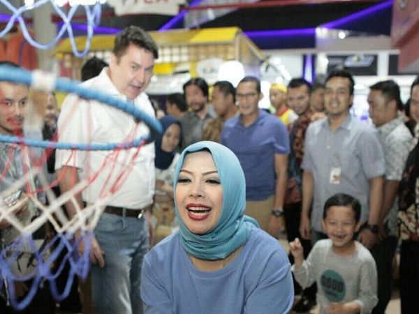 Mpok Nur, Kok Awet Muda? Yuk Intip Rahasia Bugar Istri Sandiaga Uno
