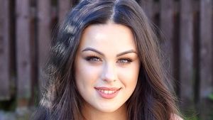 Pesona Ratu Kecantikan yang Pernah Idap Gangguan Mental karena Di-bully