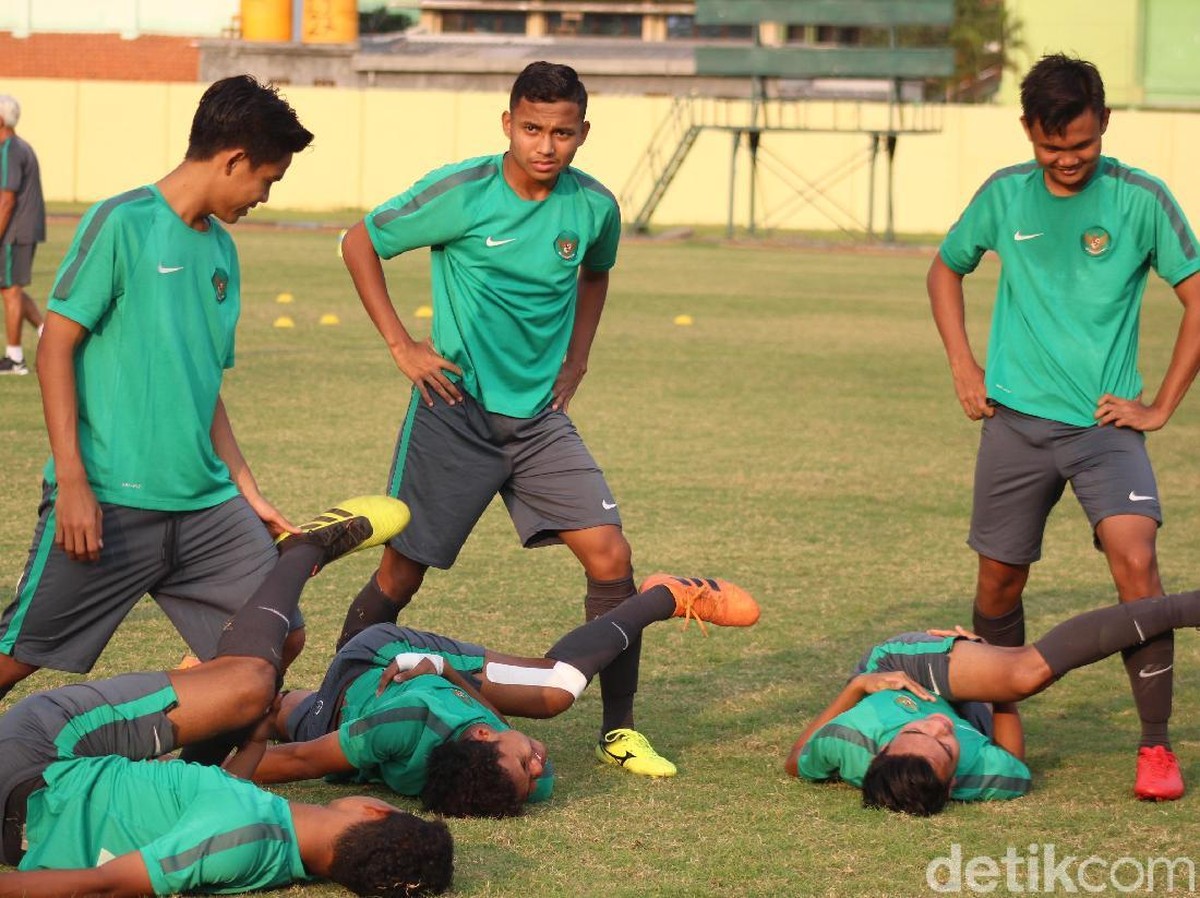 Timnas Indonesia U-19 berlatih jelang menghadapi Thailand di final Piala AFF U-16 (Suparno/detikSport)