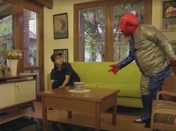 Kocak! Ingin Dipijat, Iqbaal Ramadhan Malah Ketemu Alien