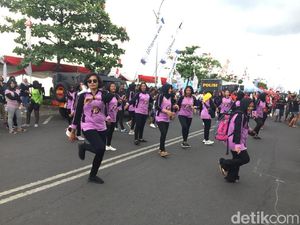 Sebelum Pecahkan Rekor MURI, Penyelam Wanita di Manado Asyik Joget Sebelum Pecahkan Rekor MURI, Penyelam Wanita di Manado Asyik Joget