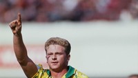 Mark Robins bikin Norwich City melakoni comeback sensasional di pekan pertama. Ketinggalan 0-2 lebih dulu, Norwich akhirnya menang 4-2 lewat gua dol Robins. (Ben Radford/Getty Images)