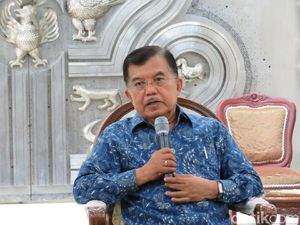 Jokowi-Prabowo Pelukan, JK Berharap Tak Ada Lagi Caci Maki Jokowi-Prabowo Pelukan, JK Berharap Tak Ada Lagi Caci Maki