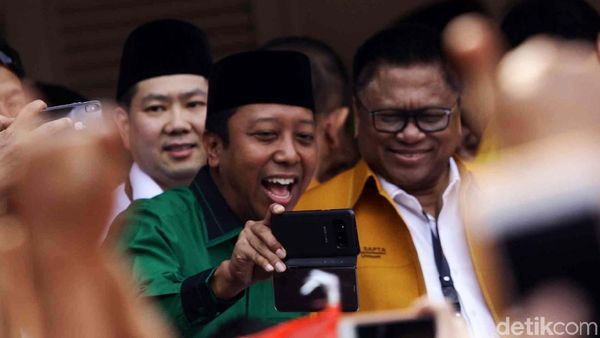 Deklarasi Jokowi dan Aksi Selfie Ketum Parpol