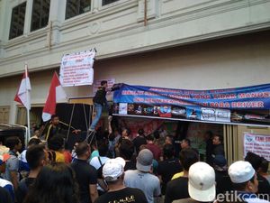 Massa Driver GoCar di Medan Demo Kantor Gojek